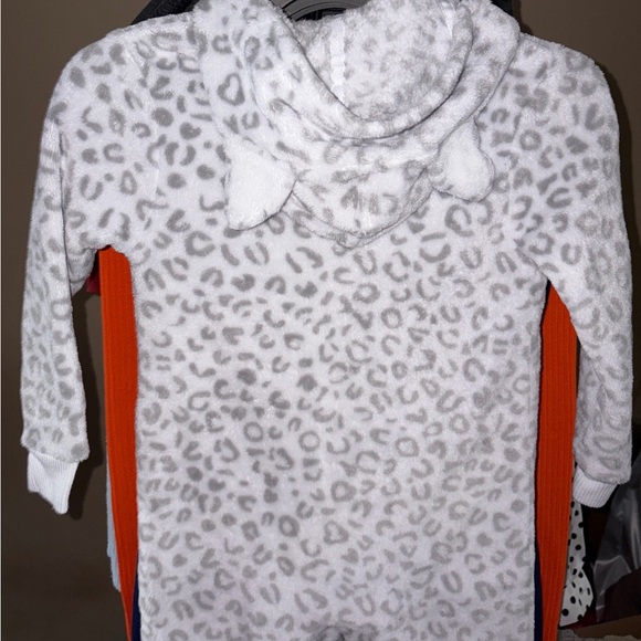 Cat & Jack Gray Leopard Kids Footie - Picture 7 of 9